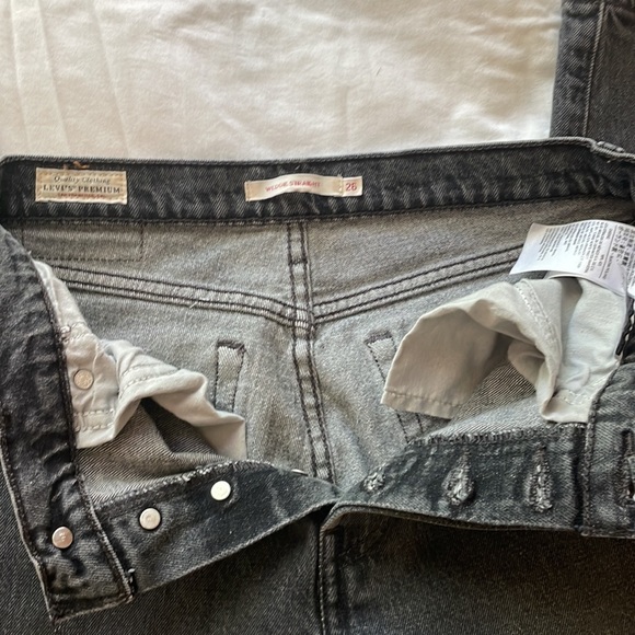 Levi NWOT black straight leg Jeans - Picture 2 of 3